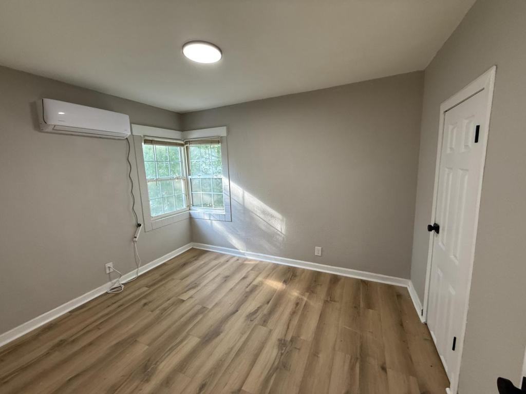 1001 W 9th St - Photo 5 of 7