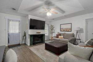 featured image of 621 W Edgewood St