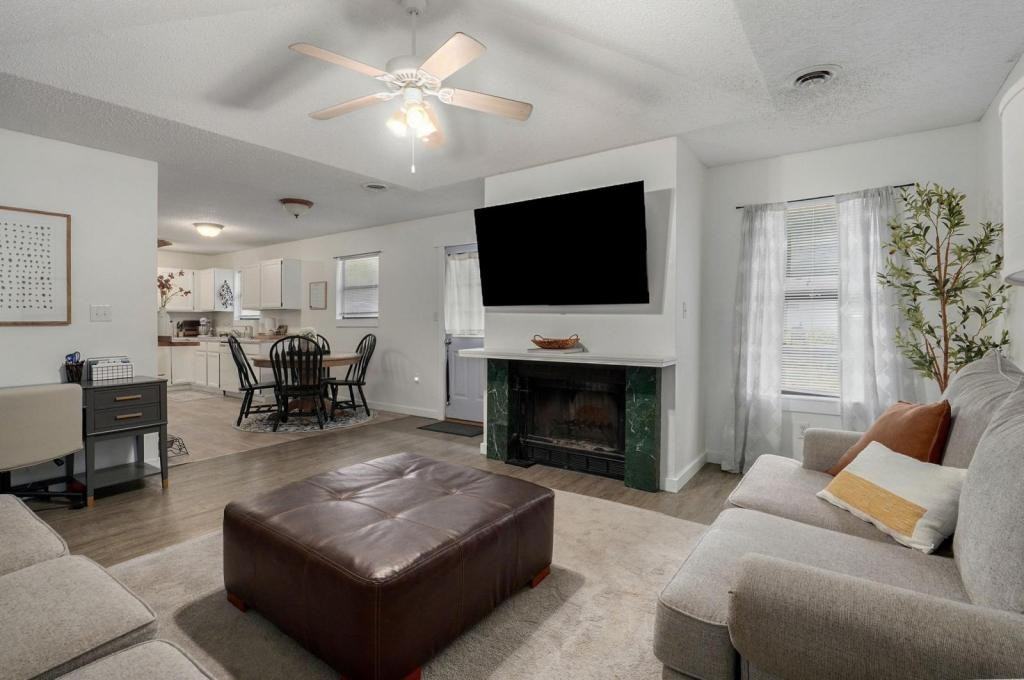 621 W Edgewood St - Photo 5 of 21