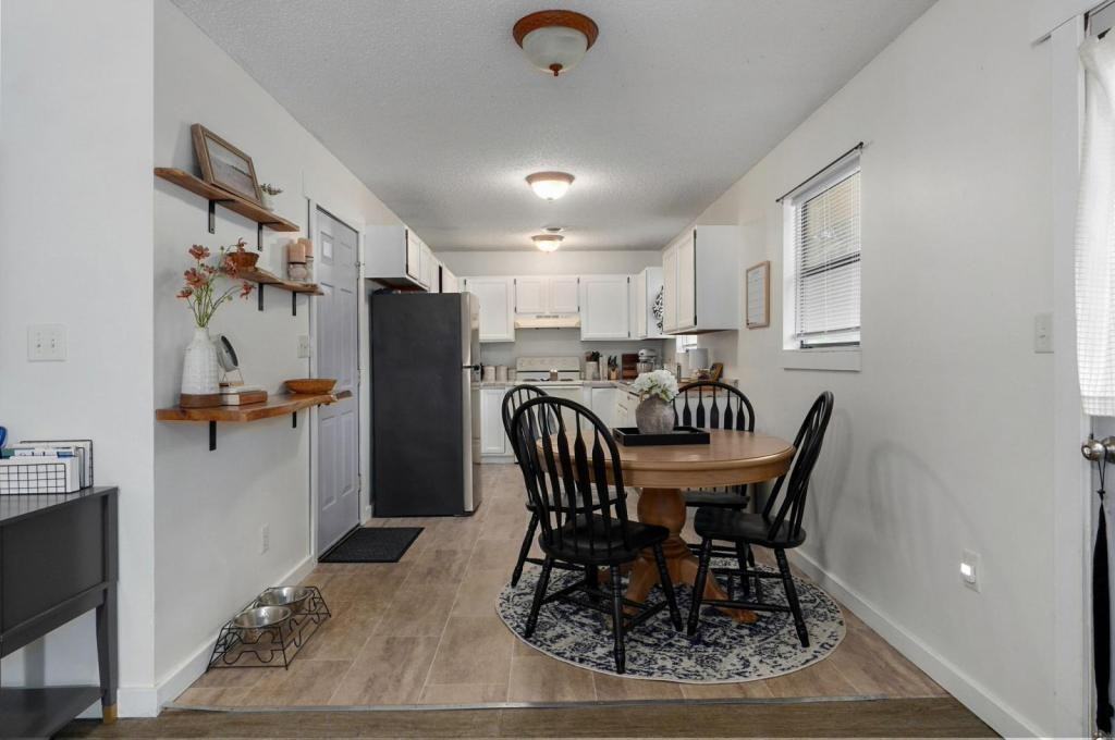 621 W Edgewood St - Photo 6 of 21