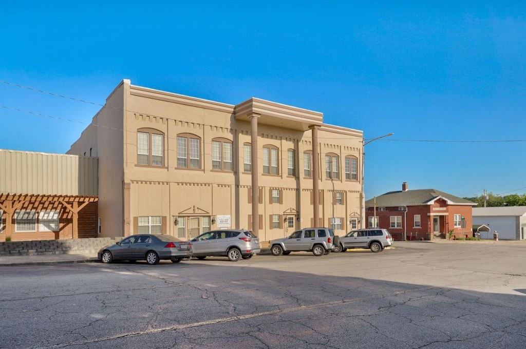 108 N Market St - Photo 2 of 16