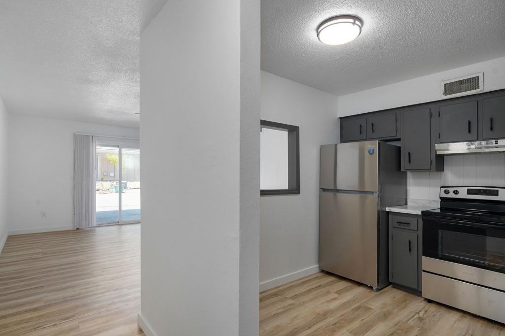 933 S Wildan Ave - Photo 4 of 10