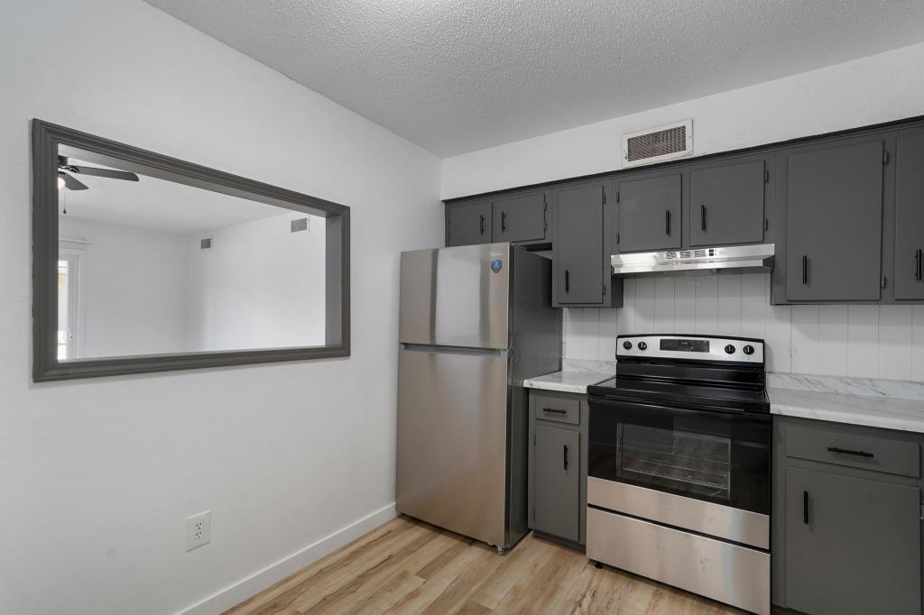 933 S Wildan Ave - Photo 5 of 10