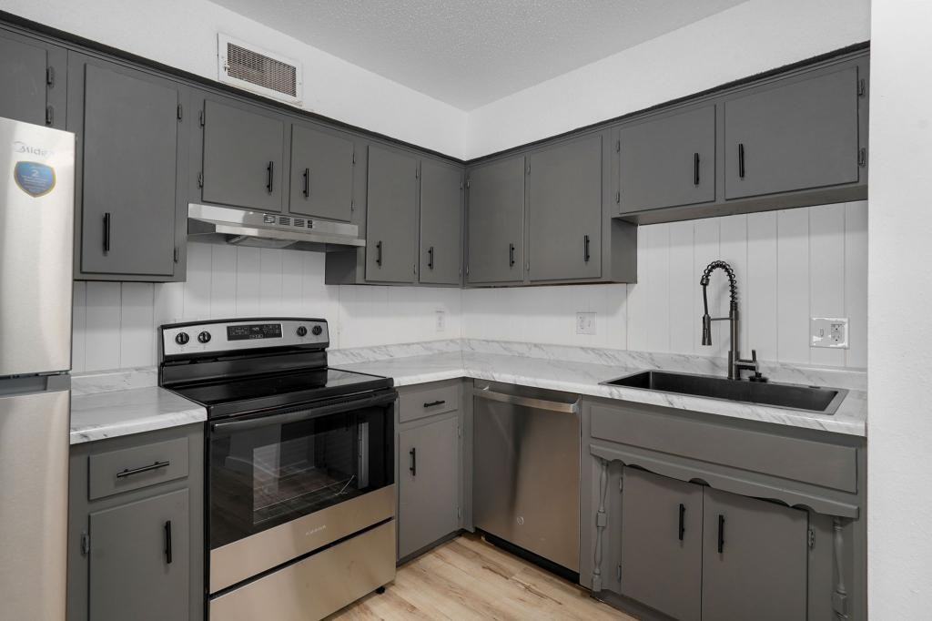 933 S Wildan Ave - Photo 6 of 10