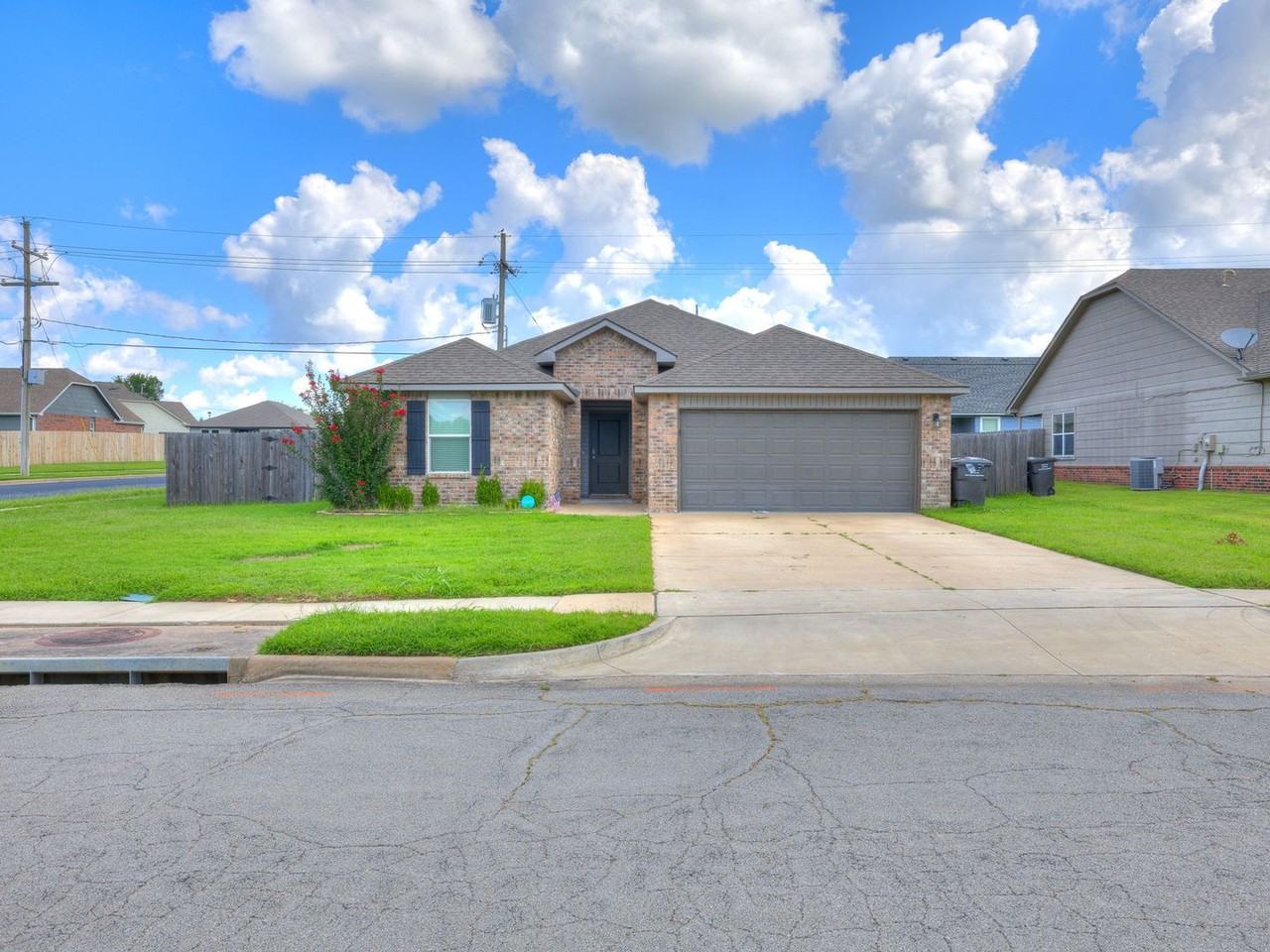 3102 Debbie Ln - Photo 2 of 50