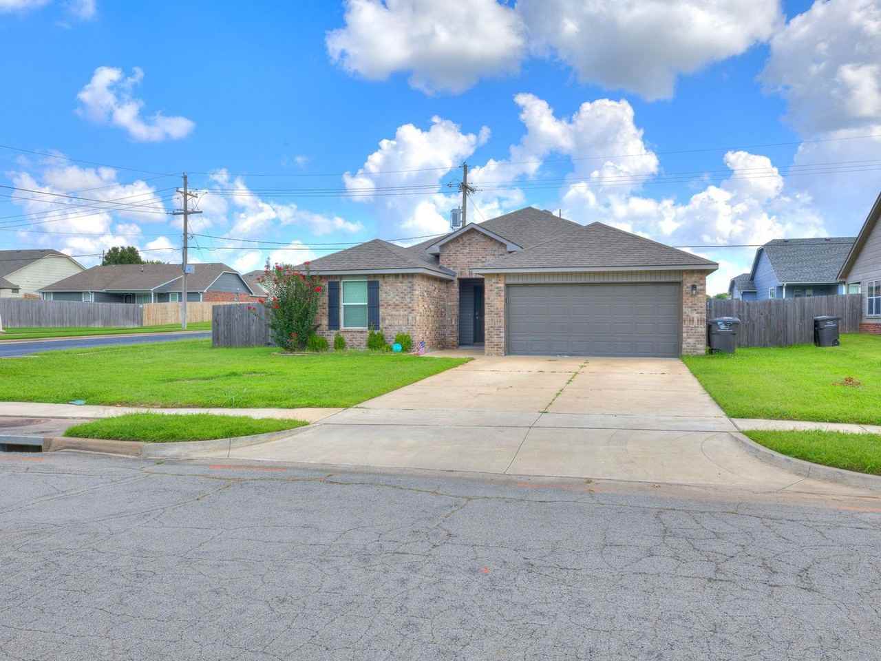 3102 Debbie Ln - Photo 3 of 50