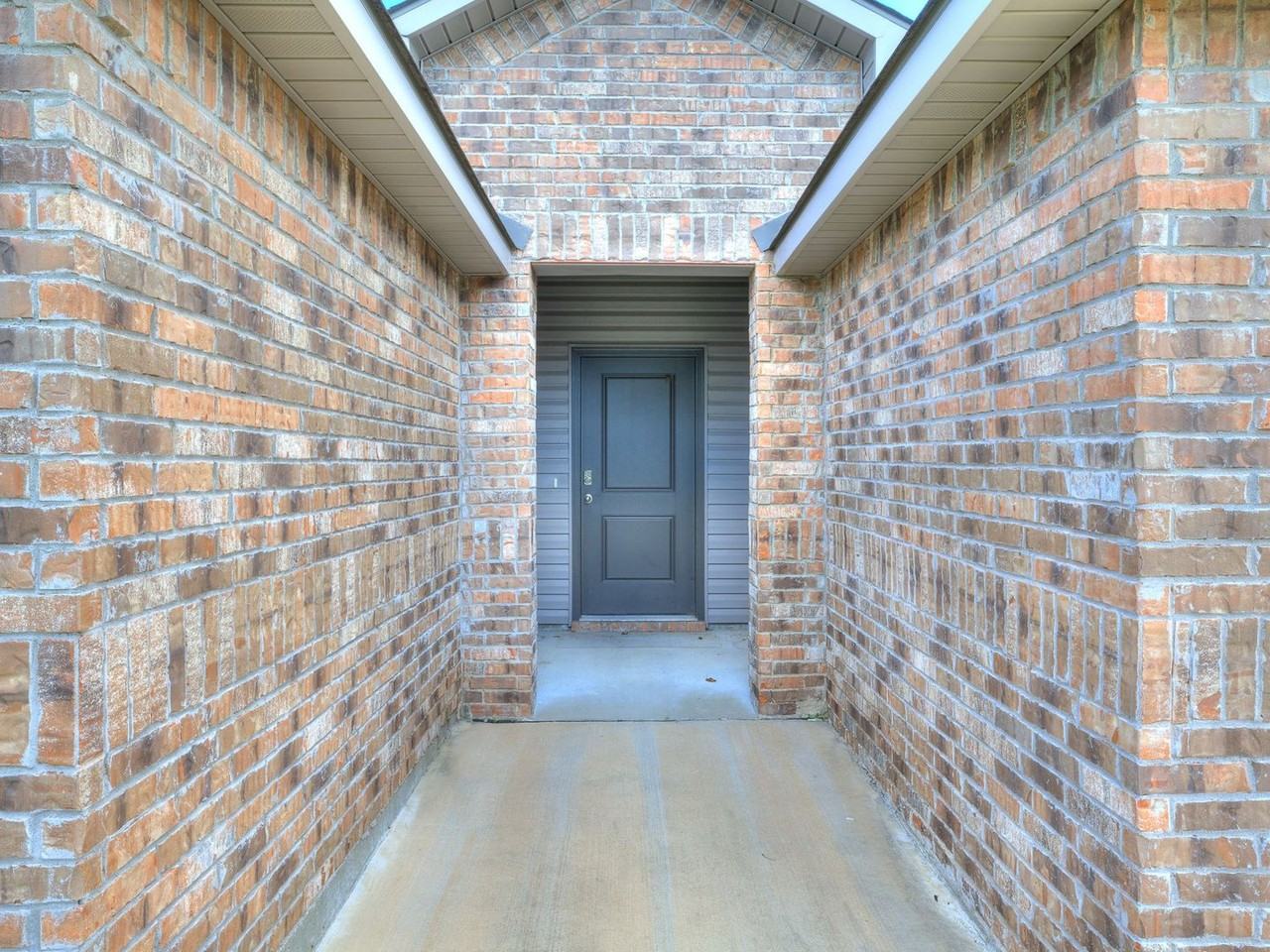 3102 Debbie Ln - Photo 4 of 50