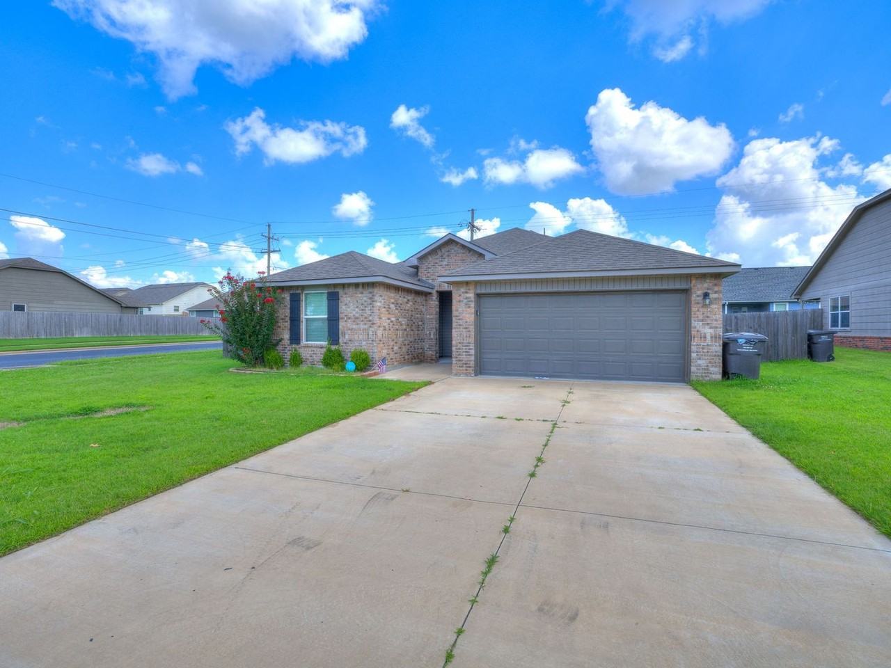 3102 Debbie Ln - Photo 5 of 50