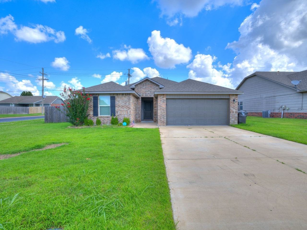 3102 Debbie Ln - Photo 6 of 50