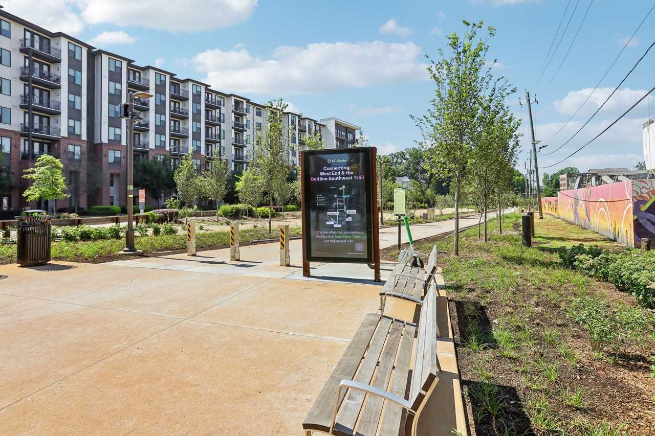 915 Glenwood Apartments on the Beltline - Photo 3 of 55