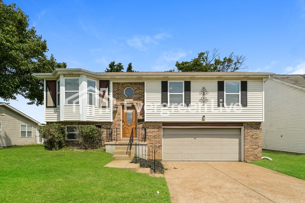 9257 Cozens Ave