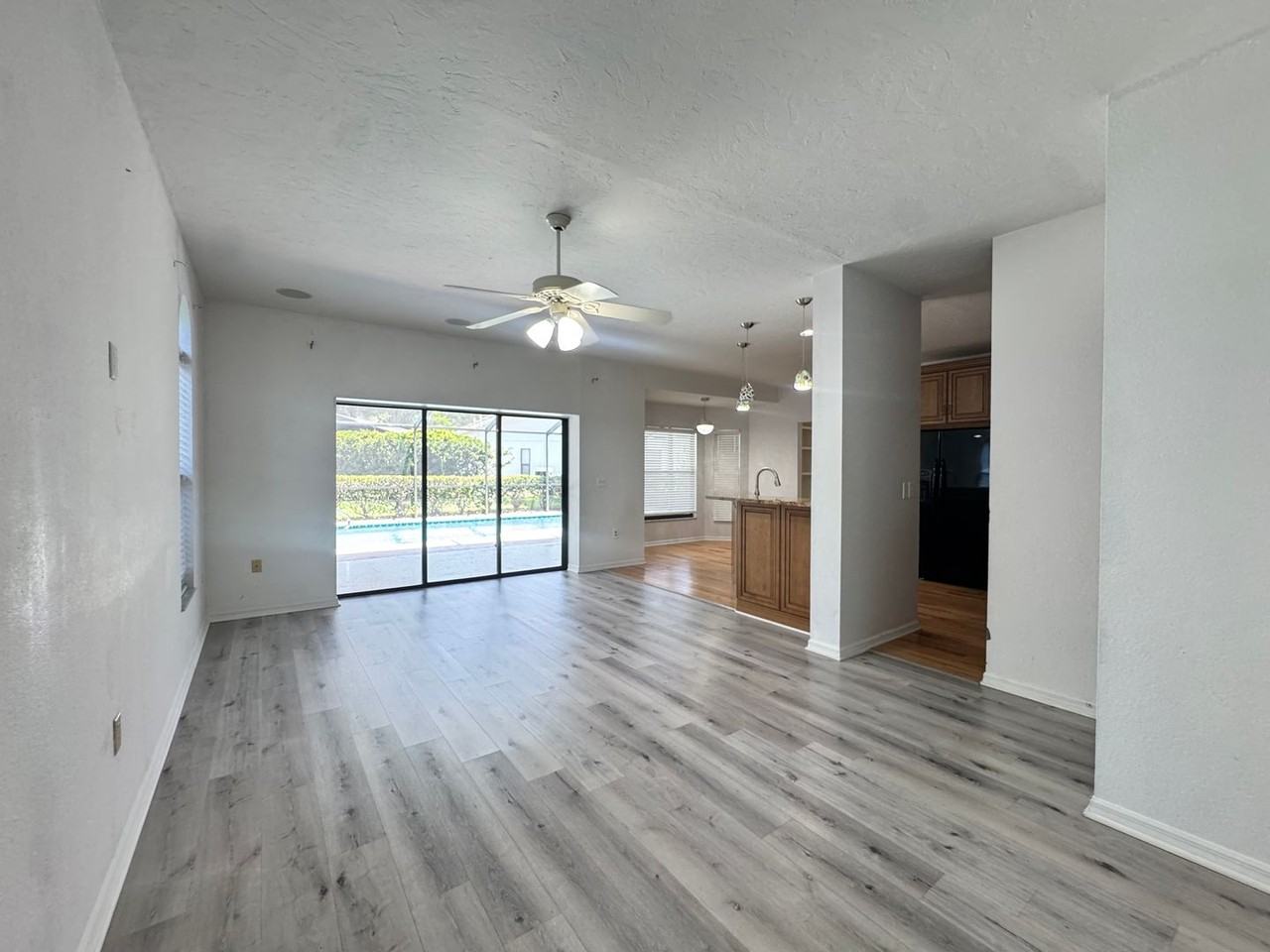 6077 Marella Dr - Photo 3 of 40