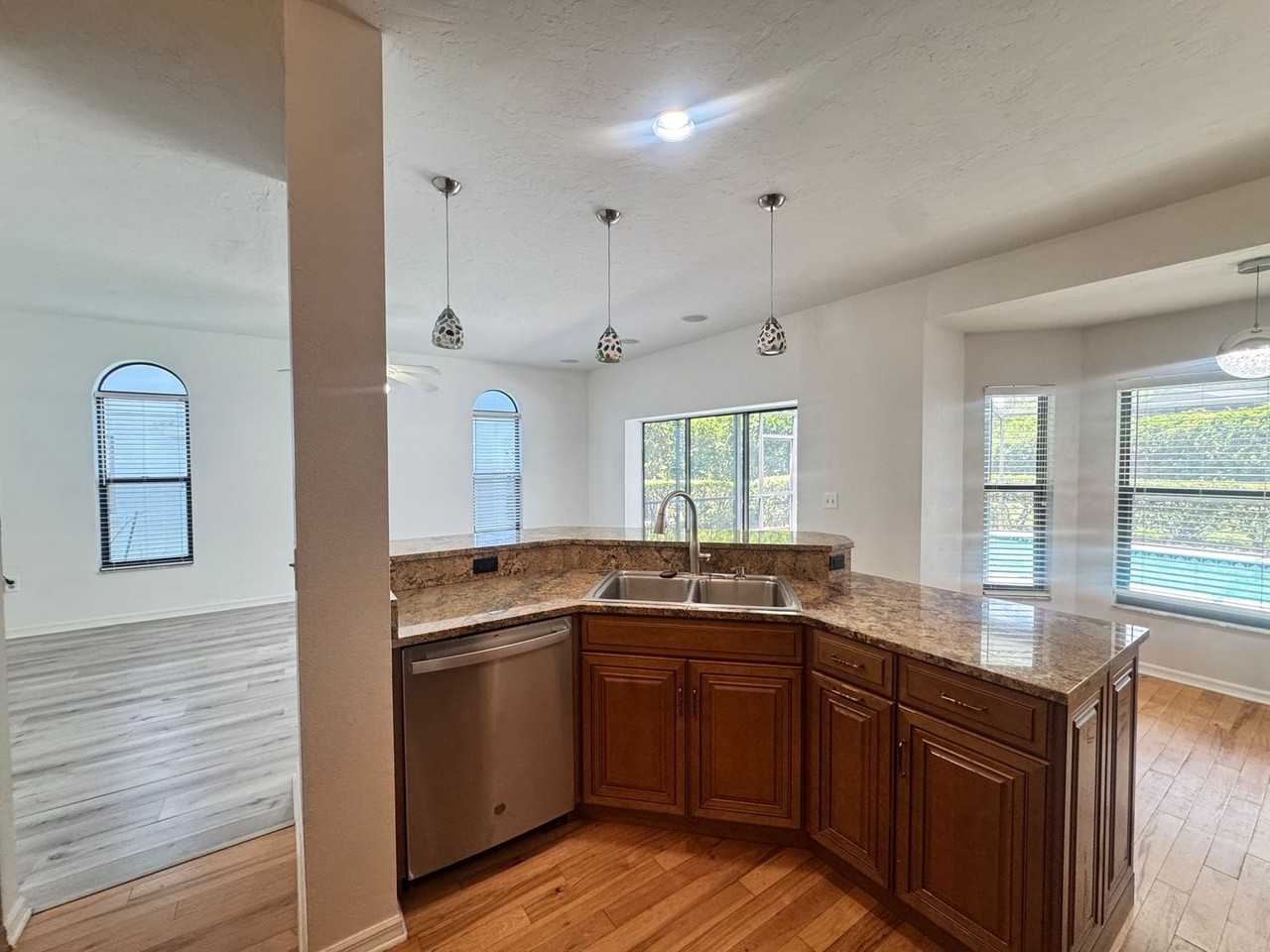 6077 Marella Dr - Photo 5 of 40