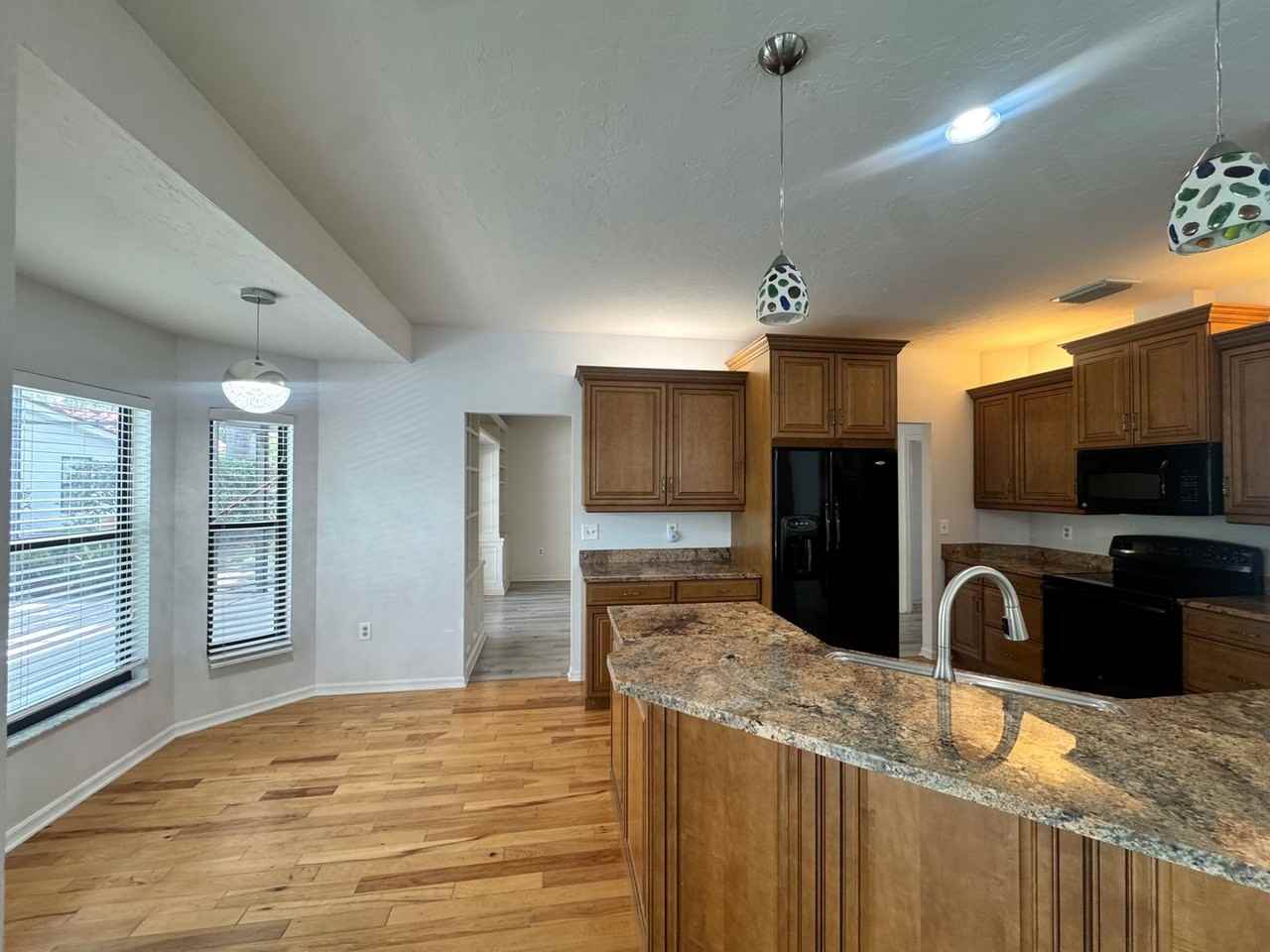 6077 Marella Dr - Photo 6 of 40