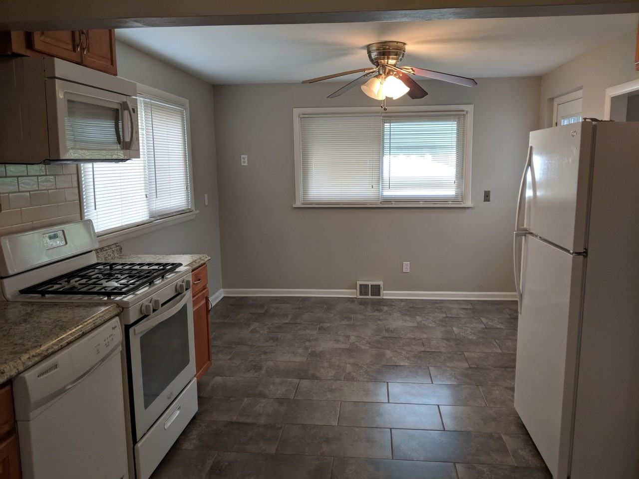 3256 W 142nd St - Photo 3 of 15