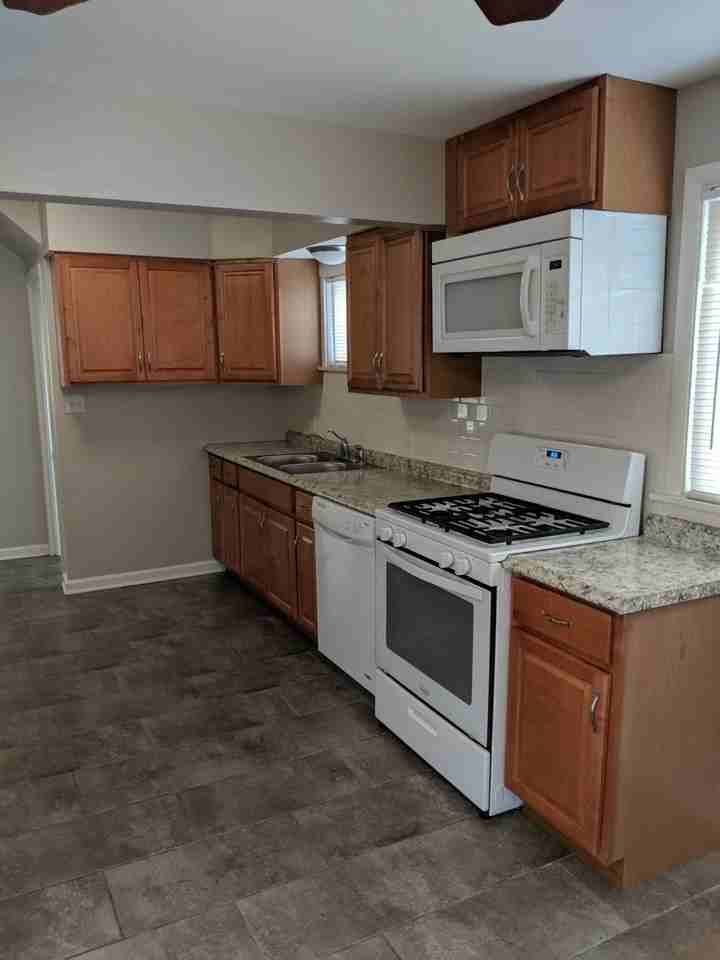 3256 W 142nd St - Photo 4 of 15