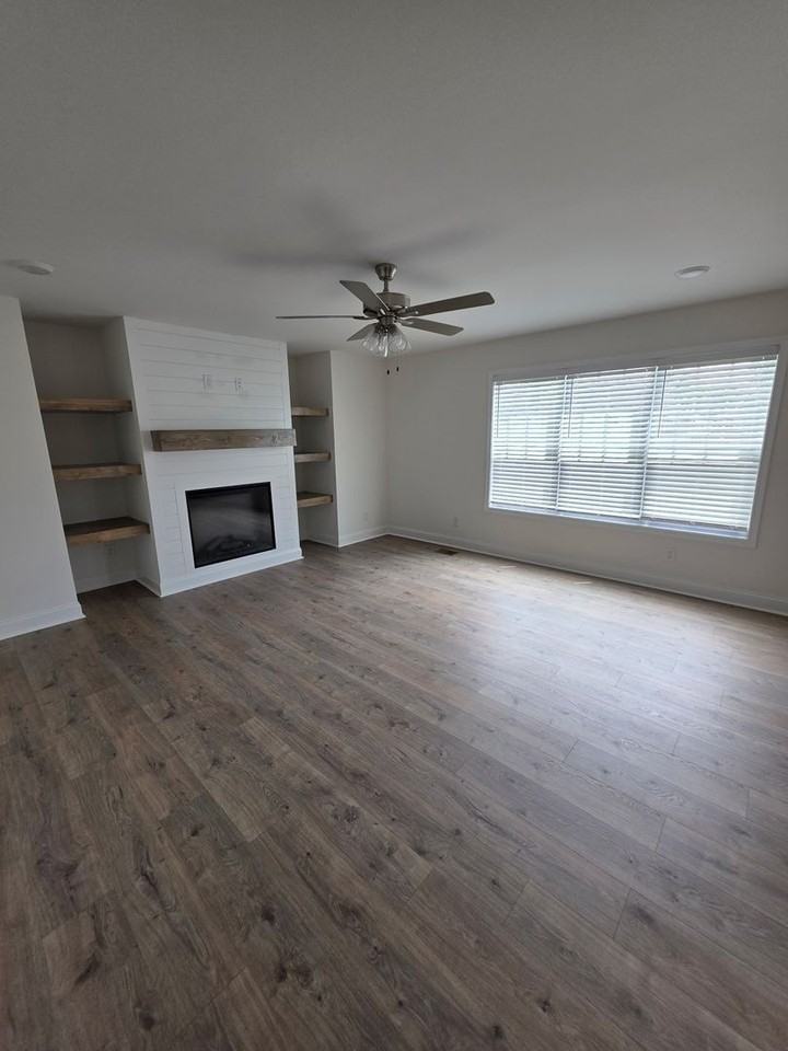 1385 Harmon Ln - Photo 2 of 14