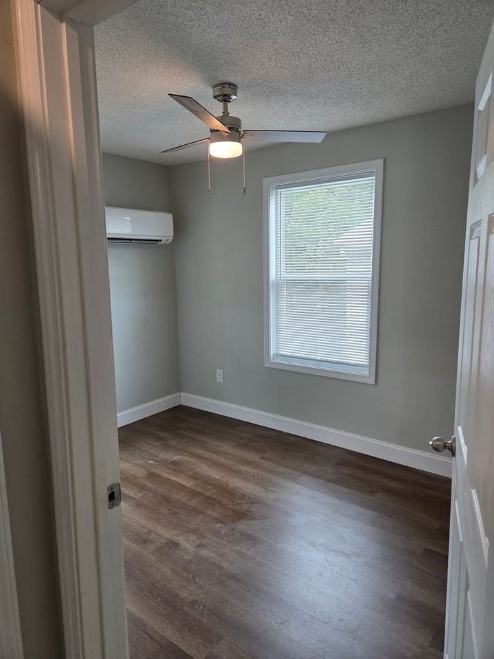 1744 Granby Rd - Photo 4 of 27