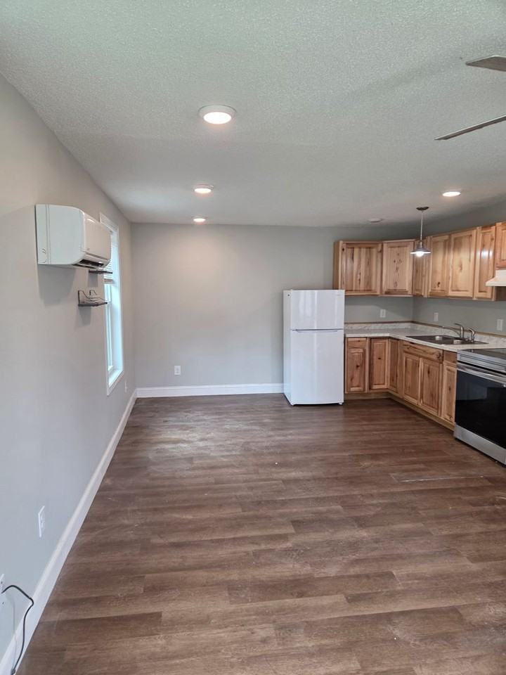 1744 Granby Rd - Photo 5 of 27
