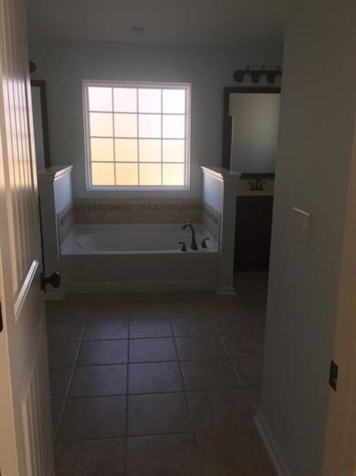 607 Red Oak Ln - Photo 4 of 12