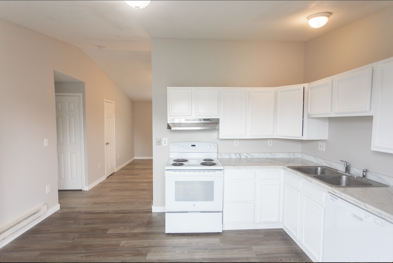 Montclair Apartments - Photo 2 of 10