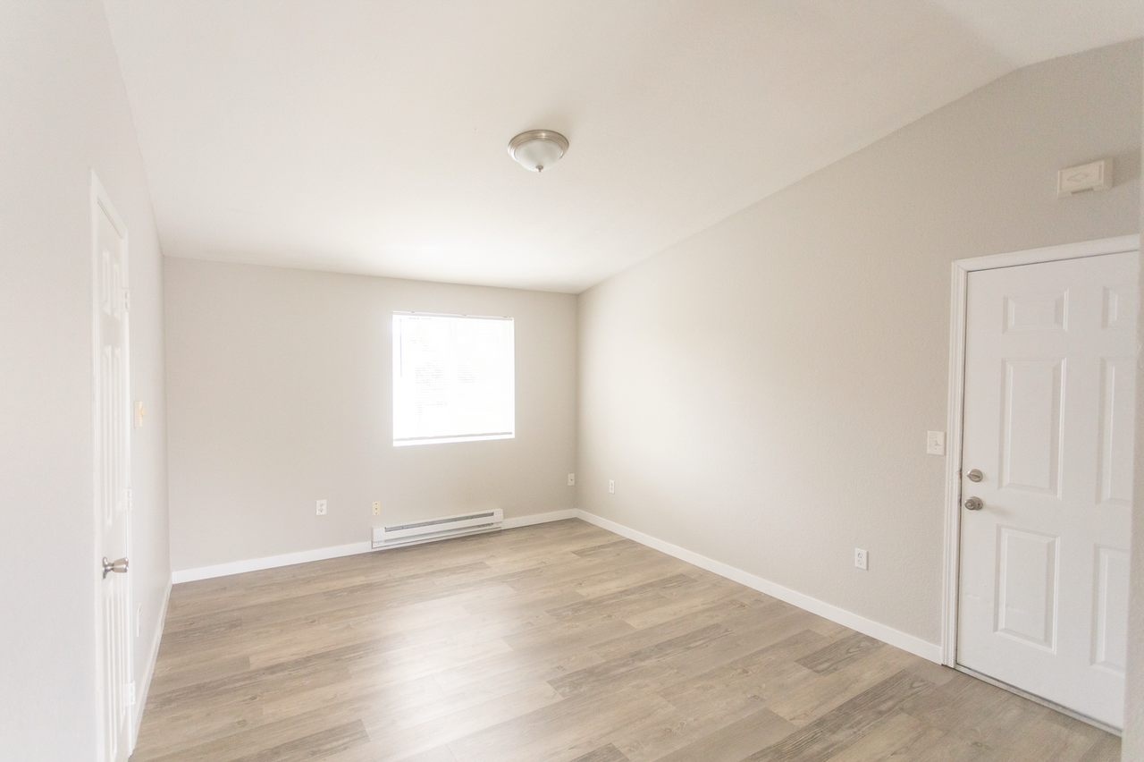 Montclair Apartments - Photo 7 of 10