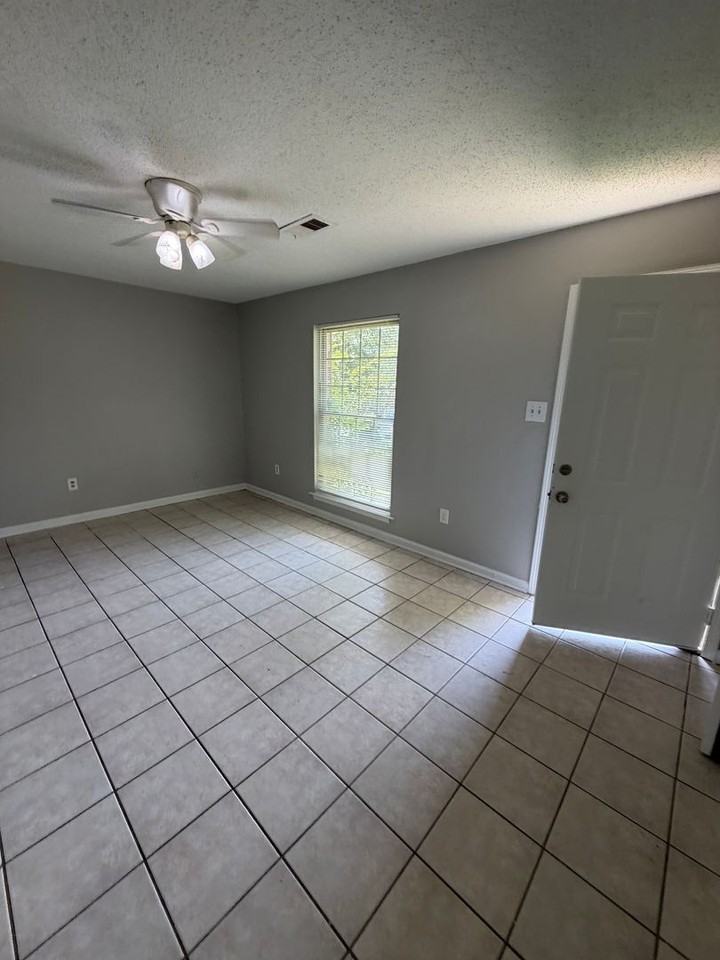 5596 Karen Dr - Photo 6 of 35