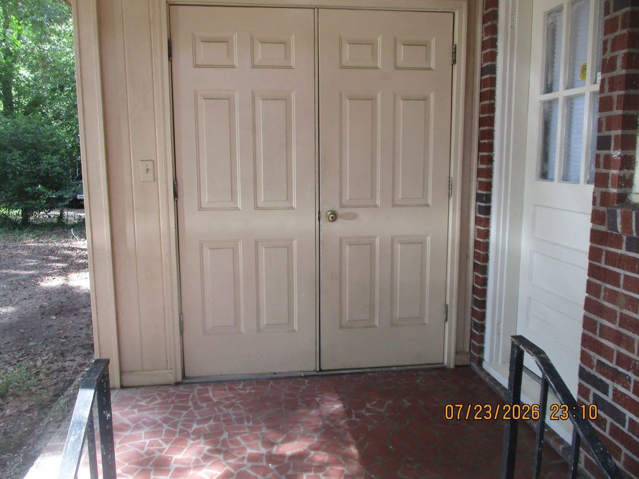 614 Haley St Apt B - Photo 3 of 11
