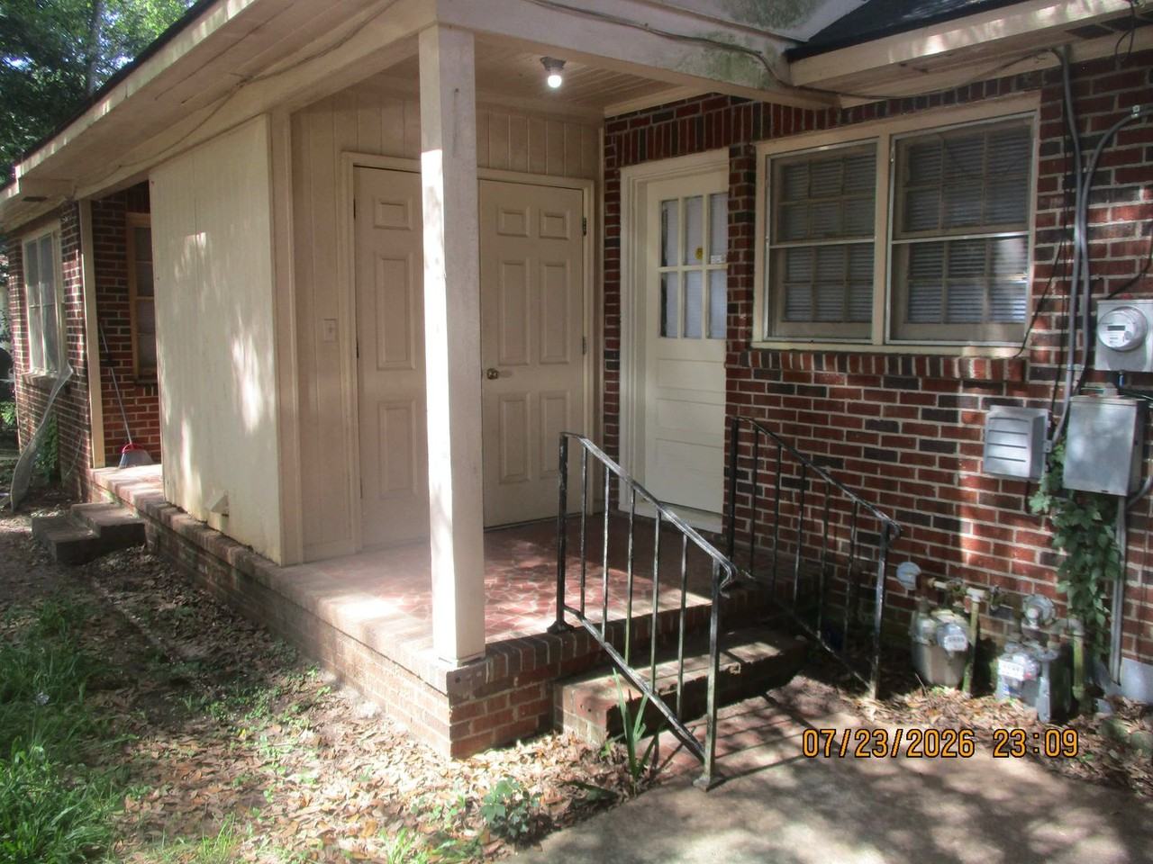 614 Haley St Apt B - Photo 4 of 11