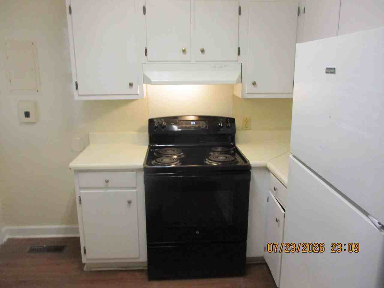 614 Haley St Apt B - Photo 5 of 11