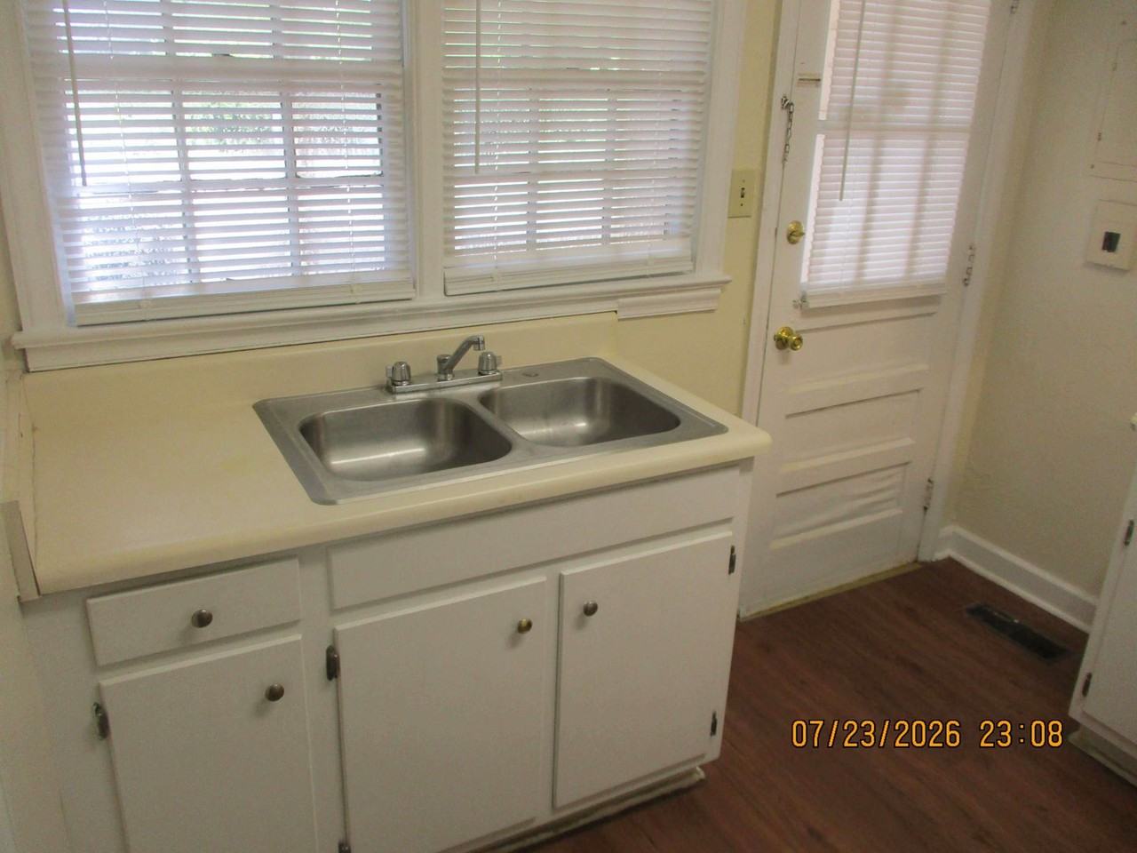 614 Haley St Apt B - Photo 6 of 11