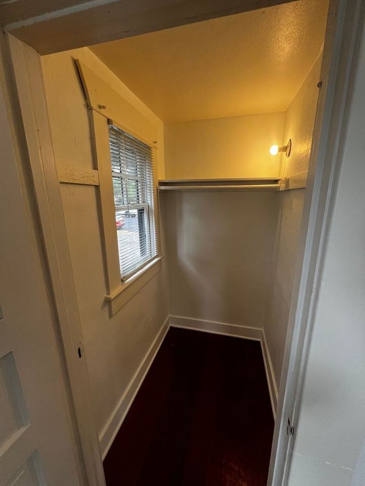 1108 Jackson St - Photo 5 of 21