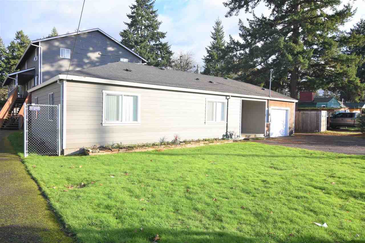 3 bedroom 2 bath House with fenced yard! - Photo 2 of 35