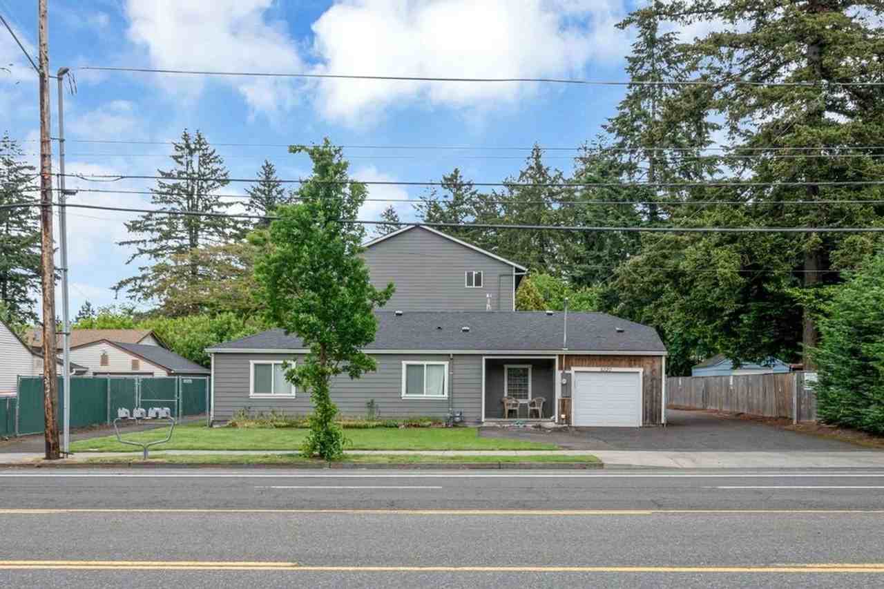 3 bedroom 2 bath House with fenced yard! - Photo 6 of 35
