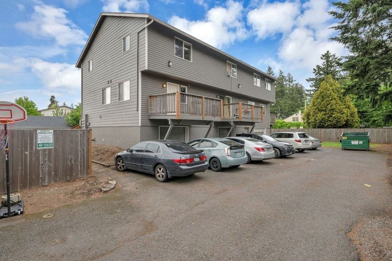 3 bedroom 2 bath House with fenced yard! - Photo 7 of 35