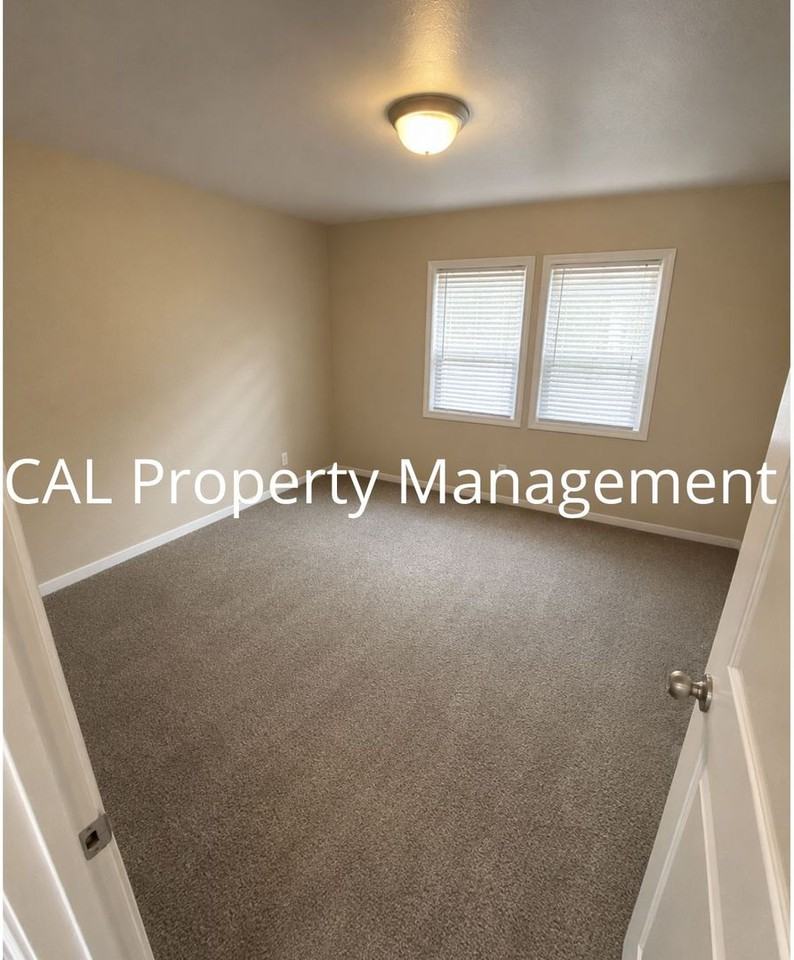 218 Rochex Ave #A - Photo 3 of 9