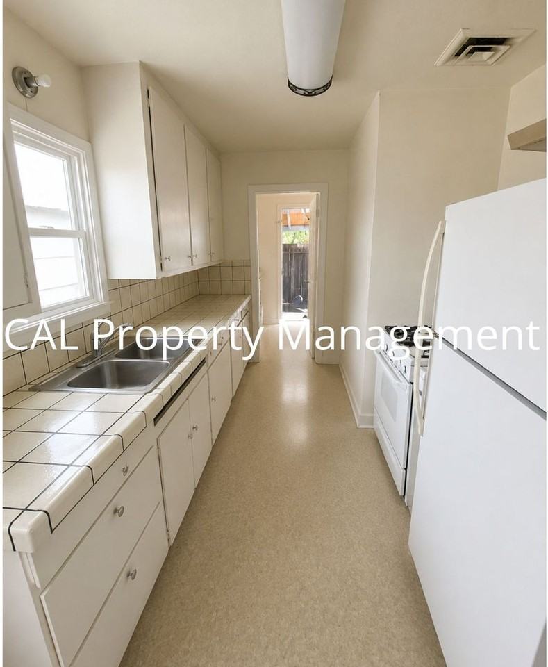 218 Rochex Ave #A - Photo 7 of 9