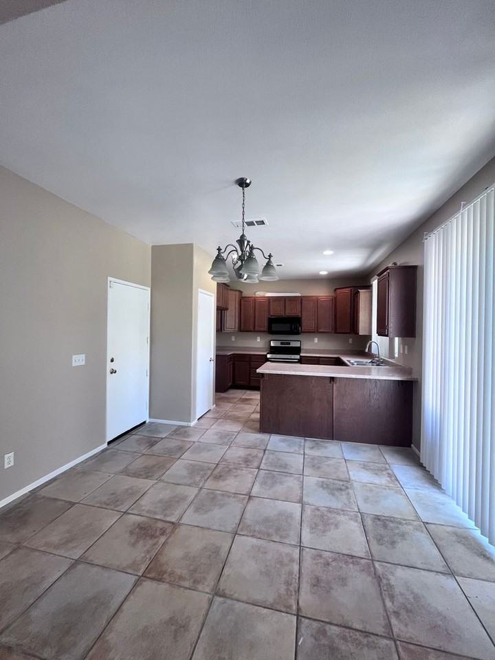 33405 Wallace Way - Photo 4 of 16