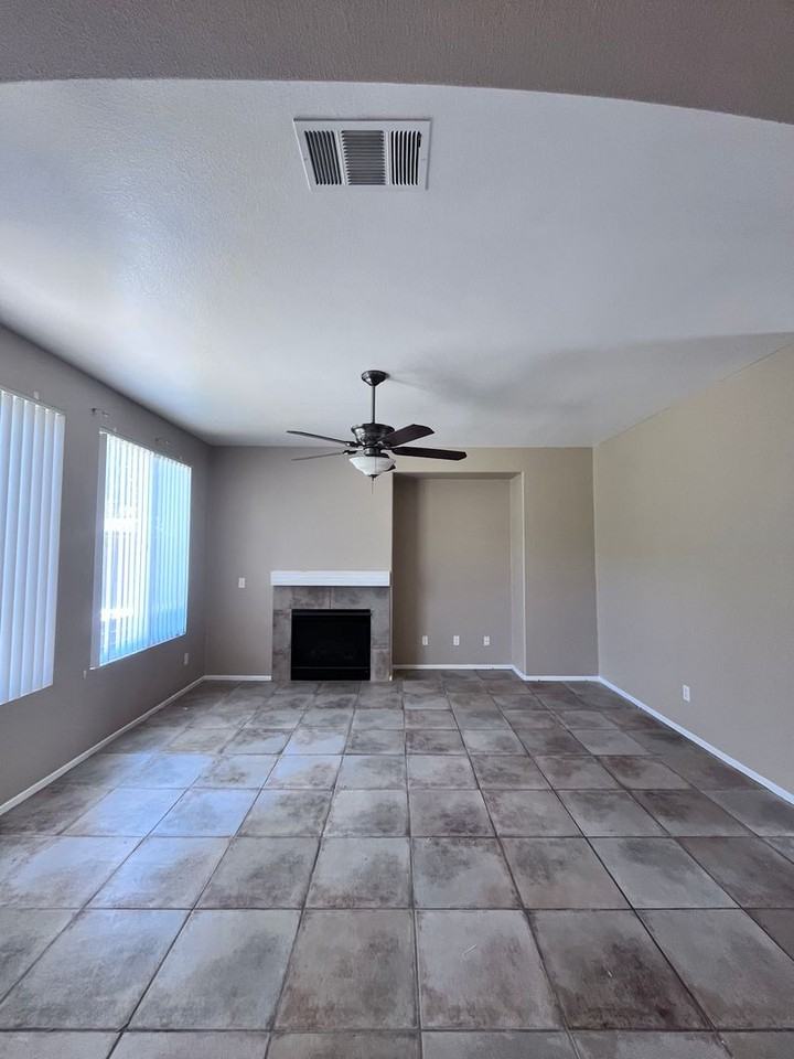 33405 Wallace Way - Photo 5 of 16