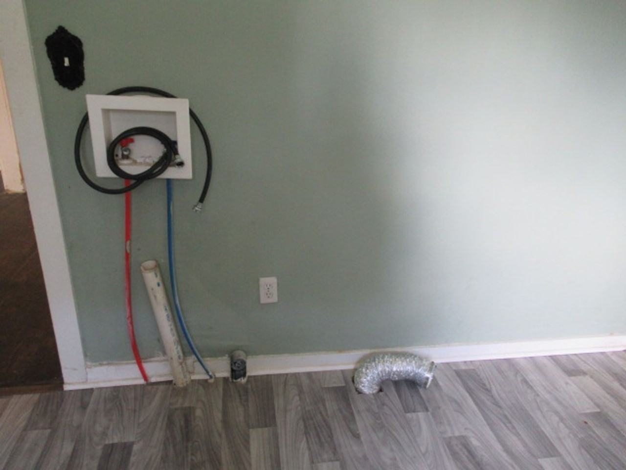 901 N Park St - Photo 7 of 10