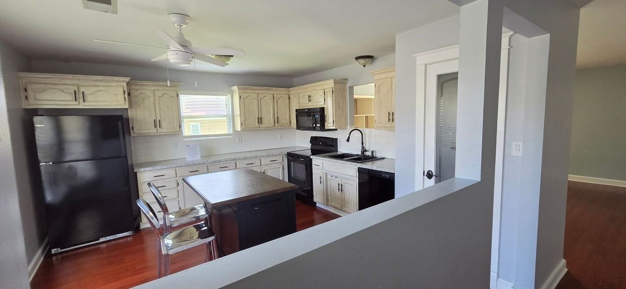 715 Sw Graystone Dr - Photo 6 of 21