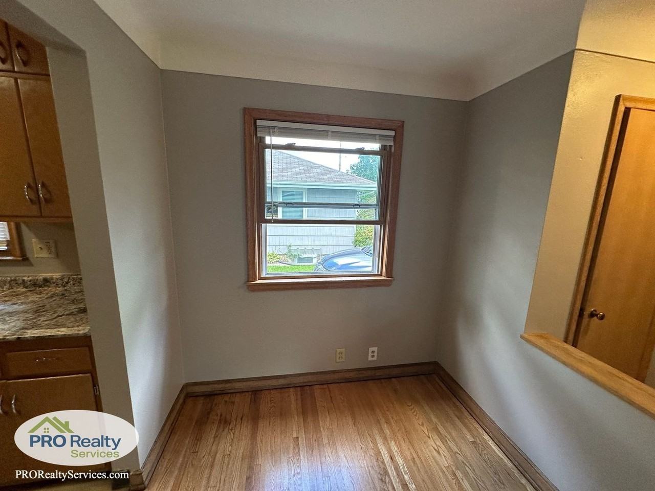 445 17th Ave N - Photo 3 of 23