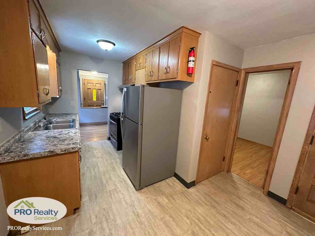 445 17th Ave N - Photo 4 of 23