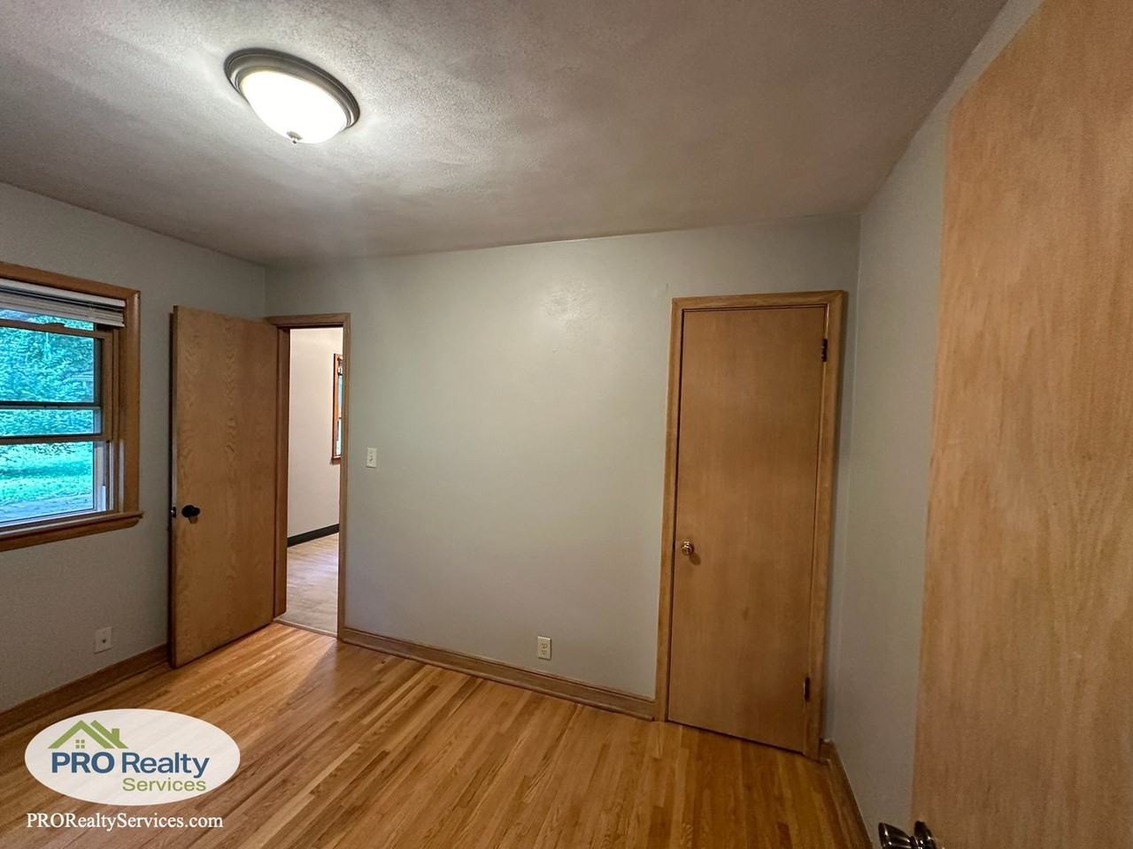 445 17th Ave N - Photo 7 of 23