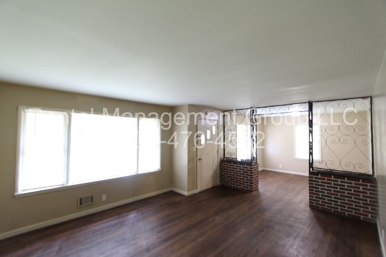 533 Jalna Rd - Photo 3 of 16