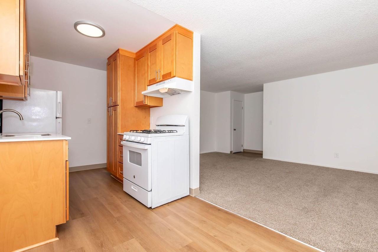 3508 South 180th Street - Photo 4 of 14