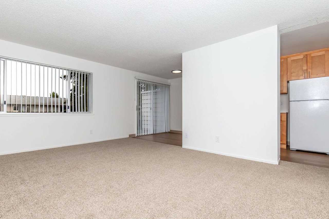 3508 South 180th Street - Photo 5 of 14