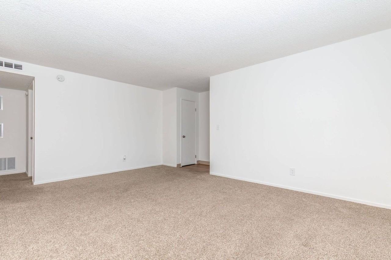 3508 South 180th Street - Photo 6 of 14