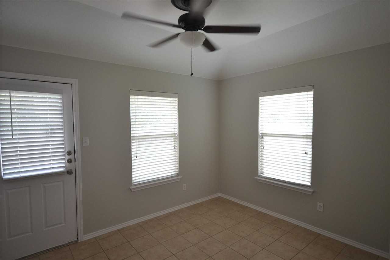 228 Falcon Ln - Photo 5 of 17