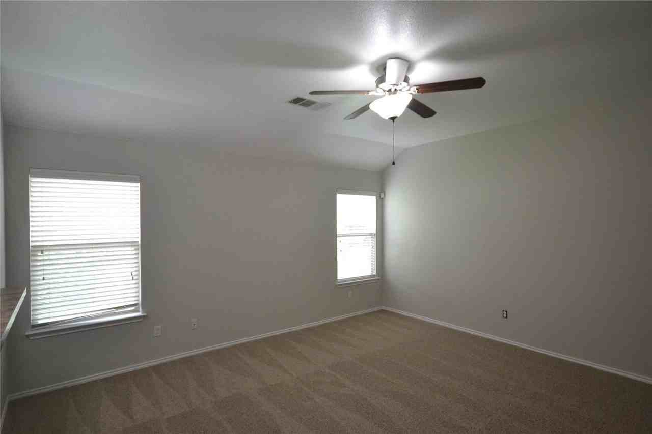 228 Falcon Ln - Photo 7 of 17
